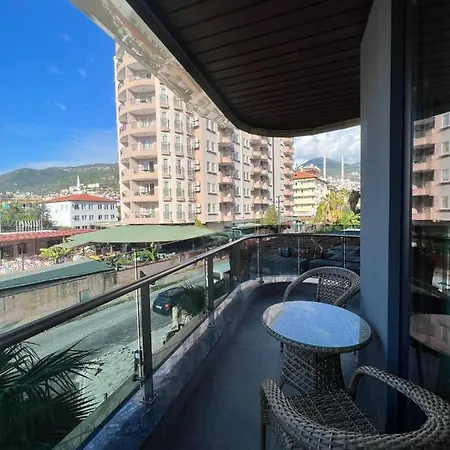 Appartement Merkezde Uzun Kisa Donem Kiralik Daire *